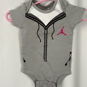 Jordan baby bodysuit hoodie look 0-6 months